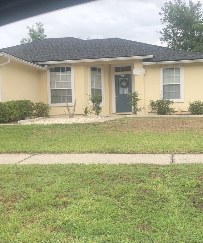 property at 1282 Summit Oaks Dr E