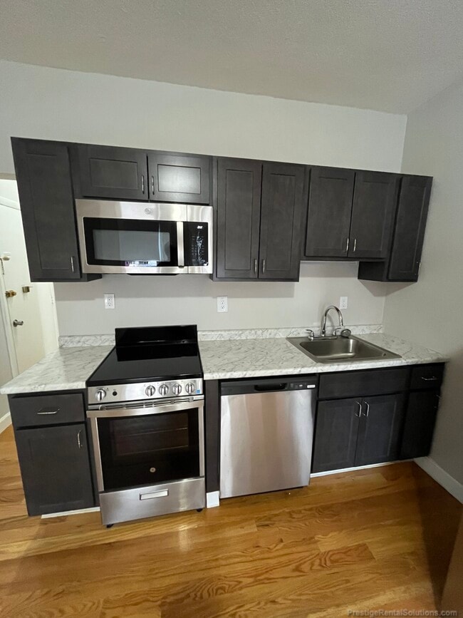 1124 Commonwealth Ave, Unit 1 in Boston, MA - Building Photo - Building Photo