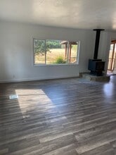 30235 Fairview Rd in Lebanon, OR - Building Photo - Building Photo
