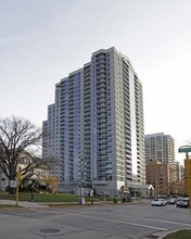 Landmark On The Lake in Milwaukee, WI - Foto de edificio - Building Photo