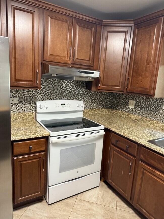 133 E Winchester Rd, Unit A in Libertyville, IL - Building Photo - Building Photo
