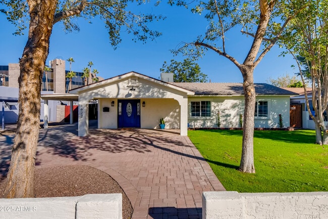 property at 1622 E Cheery Lynn Rd