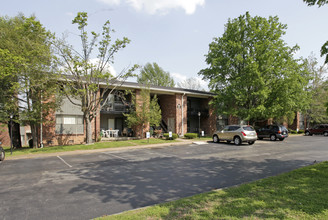 McMurray Manor Apartments in Nashville, TN - Building Photo - Building Photo