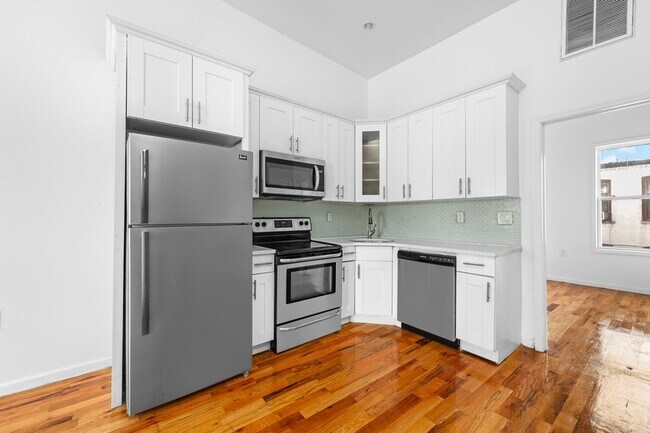 2311 Cortelyou Rd, Unit 2 in Brooklyn, NY - Building Photo - Building Photo