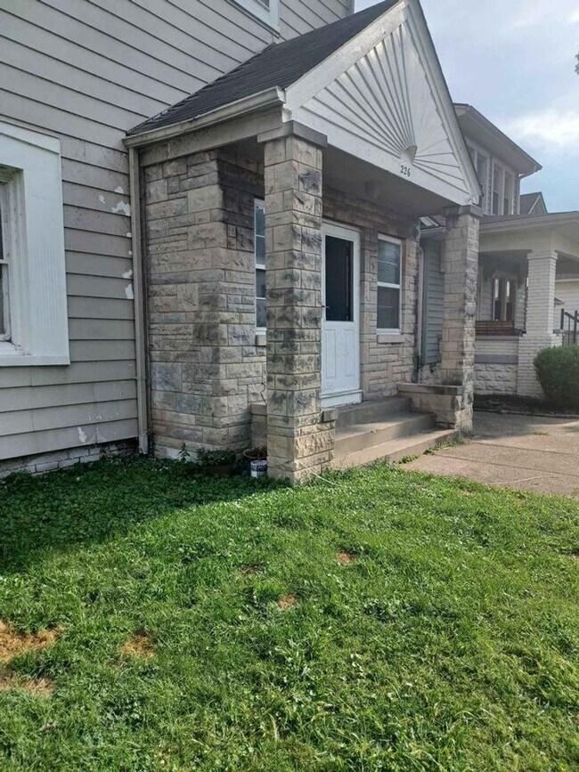 226 E Maple St-Unit -226 E Maple street #2 RE in Jeffersonville, IN - Building Photo - Building Photo