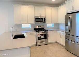 18828 W Canterbury Dr in Surprise, AZ - Building Photo - Building Photo