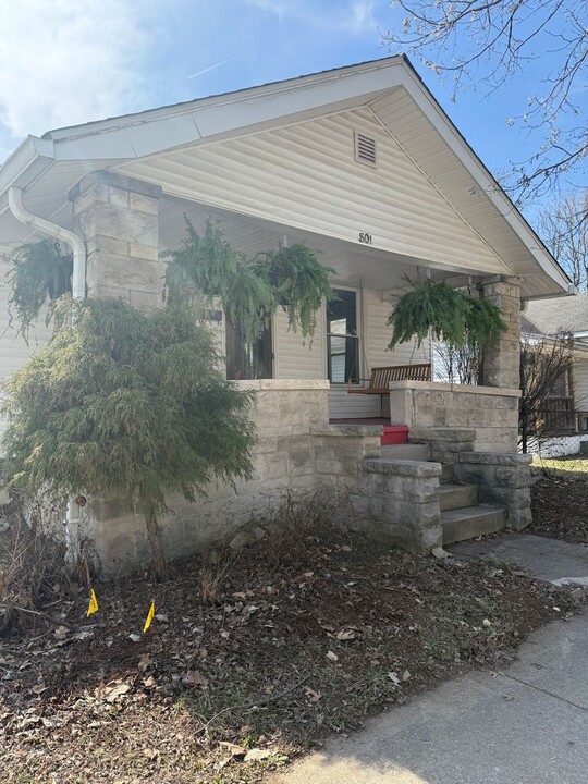 801 W Kirkwood Ave in Bloomington, IN - Building Photo