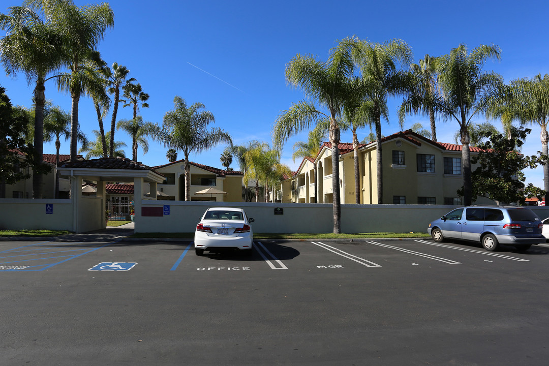 Los Olivos Apartments in El Cajon, CA - Building Photo