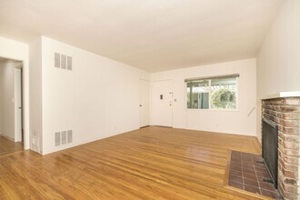 691 Roble Ave in Menlo Park, CA - Building Photo - Building Photo