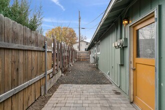 2107 Airport Ave in Caldwell, ID - Building Photo - Building Photo