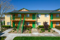 Golden Sands Apartments in Victorville, CA - Foto de edificio - Building Photo