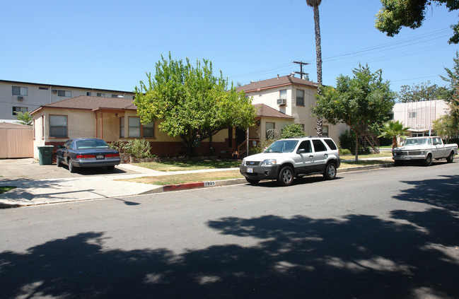 1915 Landis St in Burbank, CA - Foto de edificio - Building Photo