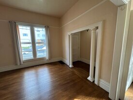 1231 E 19th St, Unit E. 19th St. in Oakland, CA - Building Photo