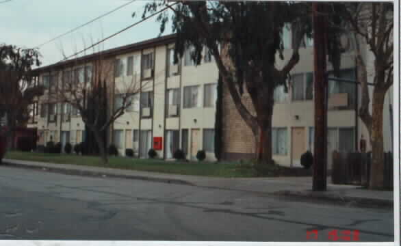 St. Clare Apartments in Redwood City, CA - Building Photo - Building Photo