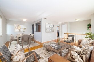 892 N Broadway in Massapequa, NY - Building Photo - Building Photo