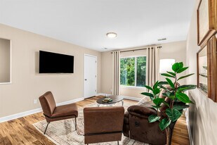 18423 Sharon Ln in Roseville, MI - Building Photo