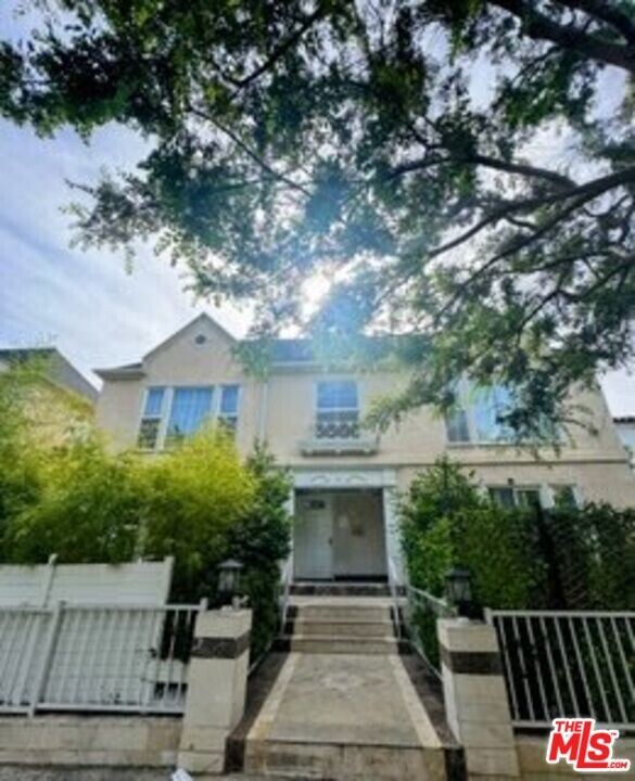 133 Crescent Dr in Beverly Hills, CA - Building Photo