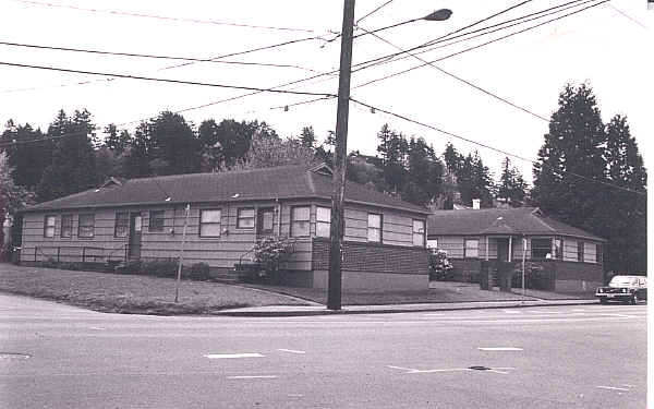 7222 E Burnside St in Portland, OR - Building Photo