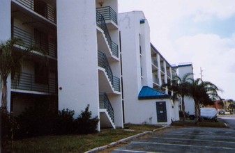 Marina Club Condos in Tampa, FL - Foto de edificio - Building Photo