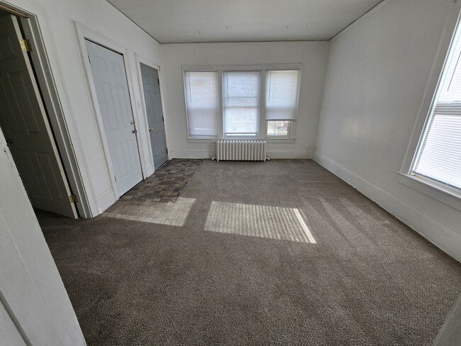 1335 S 21st St, Unit 1335 s. 21st street Upper in Milwaukee, WI - Foto de edificio - Building Photo