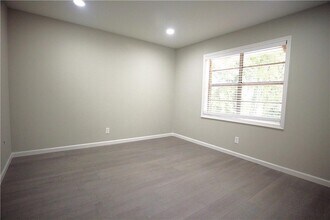 2637 Lester St in Atlanta, GA - Building Photo - Building Photo