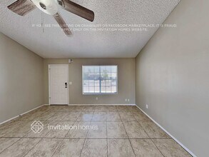 1102 E Utopia Rd in Phoenix, AZ - Foto de edificio - Building Photo