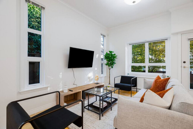 8471 Cambie St in Vancouver, BC - Building Photo - Building Photo