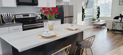 532 Cesar E Chavez Pky in San Diego, CA - Foto de edificio - Building Photo