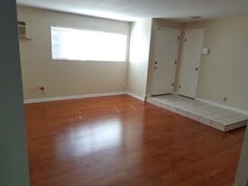 8085 Caminito de Pizza in San Diego, CA - Building Photo