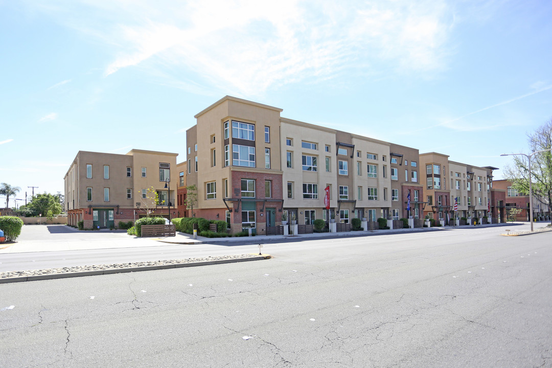 Meadow Park in Claremont, CA - Foto de edificio