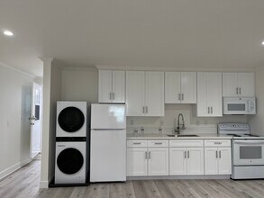 5331 E Brittain St in Long Beach, CA - Foto de edificio - Building Photo