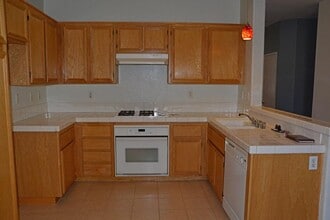 12982 Dos Palmas Rd in Victorville, CA - Building Photo - Building Photo