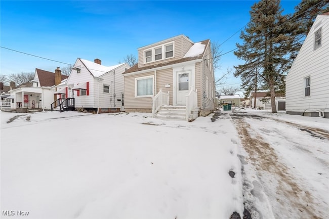 18851 Raymond St in Maple Heights, OH - Foto de edificio - Building Photo