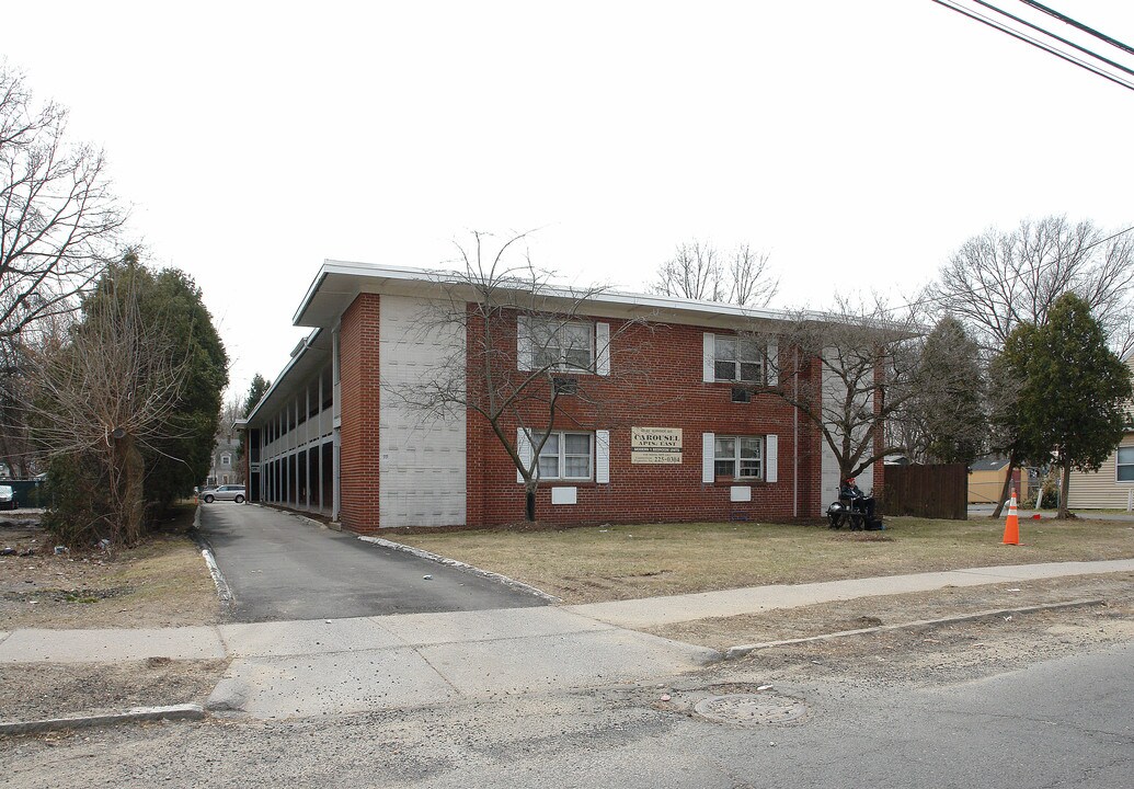 Carousel East in East Hartford, CT - Building Photo