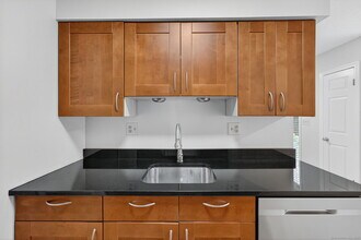 128 Conestoga Way in Glastonbury, CT - Building Photo - Building Photo