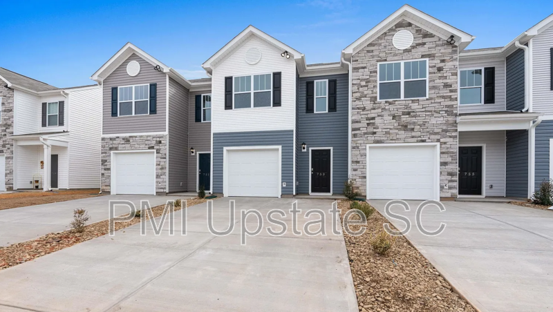 753 Embark Cir in Greer, SC - Building Photo