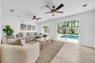 4924 Shetland Ave in Tampa, FL - Building Photo - Building Photo