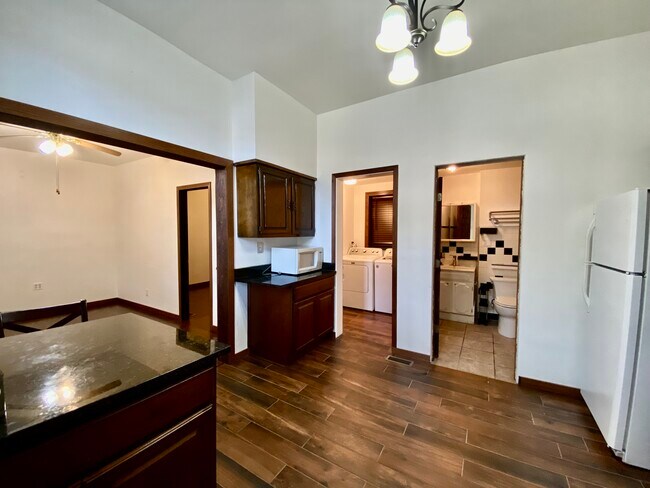 1340 W 19th St, Unit 1M in Chicago, IL - Building Photo - Building Photo