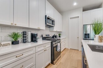 1007 Mt Auburn Ave in Dallas, TX - Foto de edificio - Building Photo