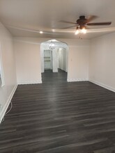 2065 Beechmont Ave in Cincinnati, OH - Foto de edificio - Building Photo