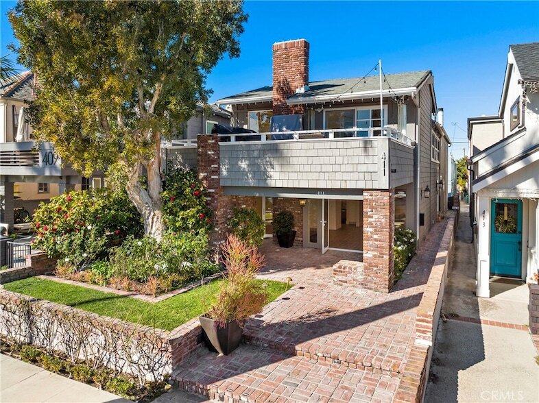 411 Goldenrod Ave, Unit A in Newport Beach, CA - Building Photo