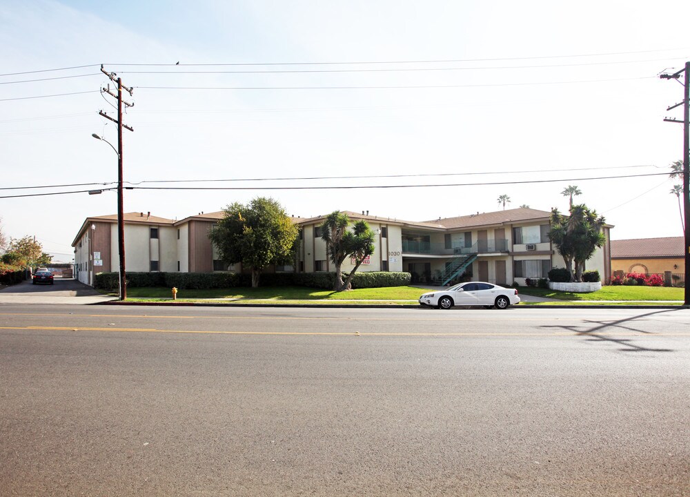 Monte Vista in La Puente, CA - Building Photo