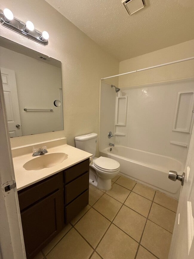8427 Dixon Ridge Dr in San Antonio, TX - Building Photo - Building Photo