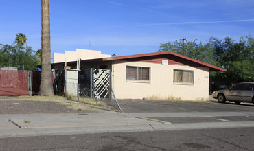 1310-1320 N 48th Pl in Phoenix, AZ - Building Photo - Building Photo