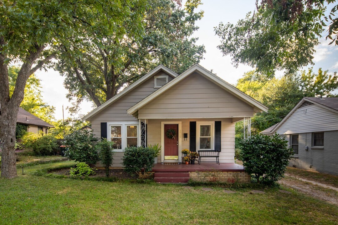 1919 Jarrel Ave in Tyler, TX - Building Photo