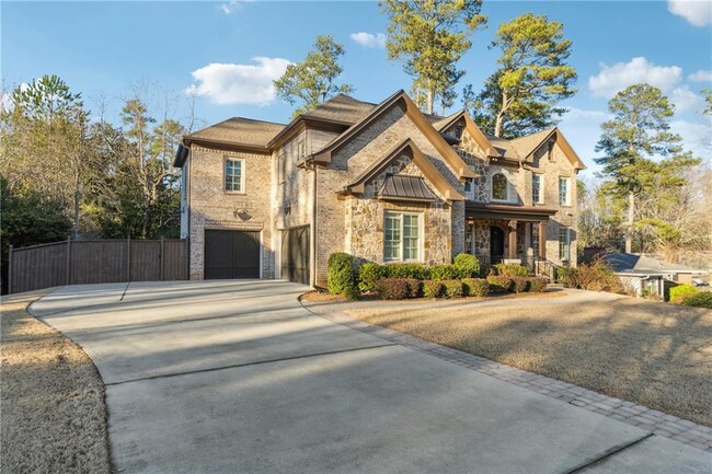 6552 Long Acres Dr in Atlanta, GA - Building Photo - Building Photo