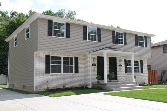 87 Marine Dr in Buffalo, NY - Foto de edificio - Building Photo