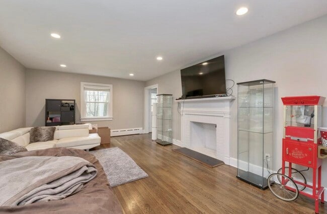 110 Douglas Rd in Chappaqua, NY - Building Photo - Building Photo