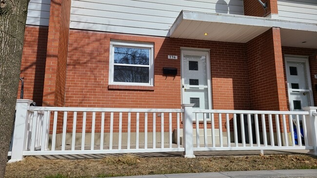 770 Rosedale Ave in Sarnia, ON - Building Photo - Building Photo