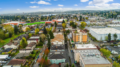 Oaklake Apartments in Seattle, WA - Building Photo - Other